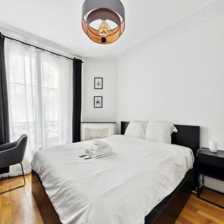 Bnbnook - Spacious 2br Near Eiffel Tower & Seine 파리