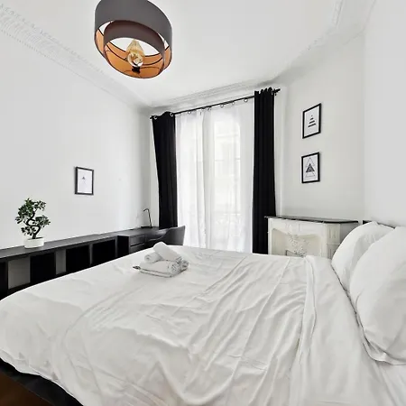 Bnbnook - Spacious 2br Near Eiffel Tower & Seine Parijs